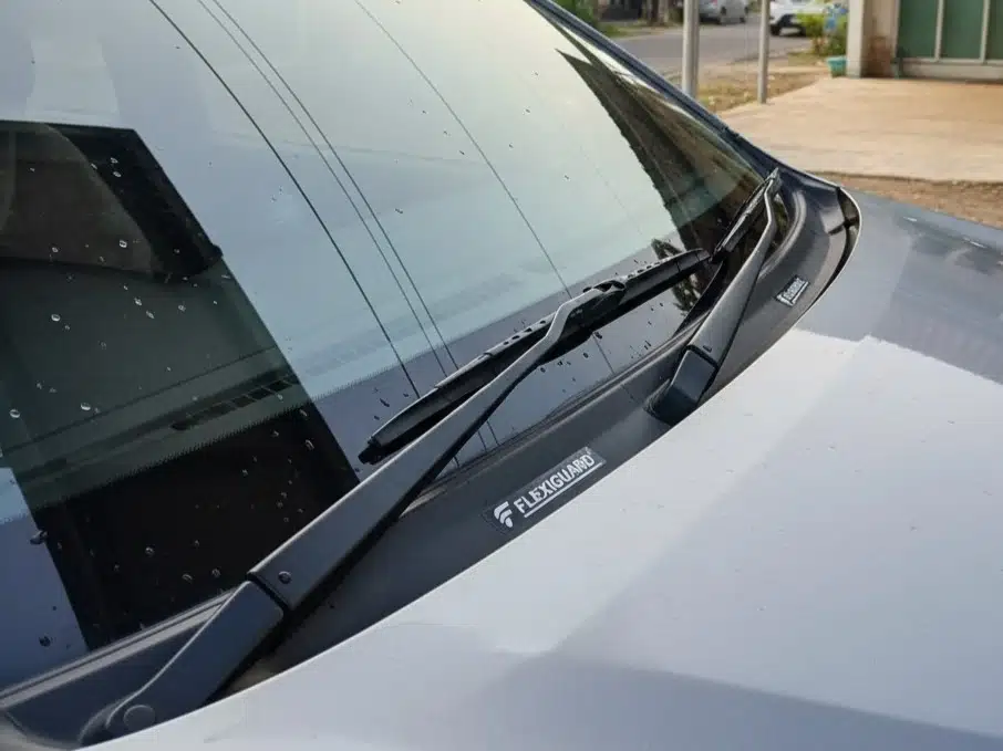 hybrid wiper blades